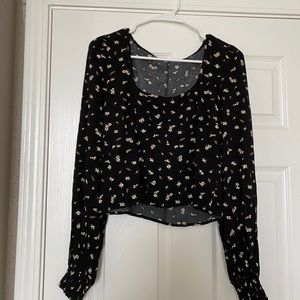 Tilly’s Others Follow Size Small Long Sleeve Top